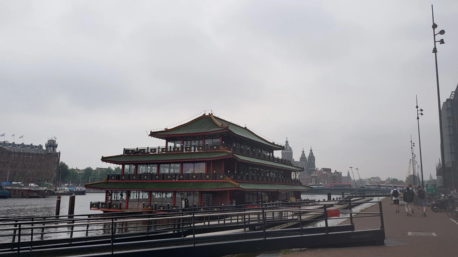 Amsterdam restaurant flottant