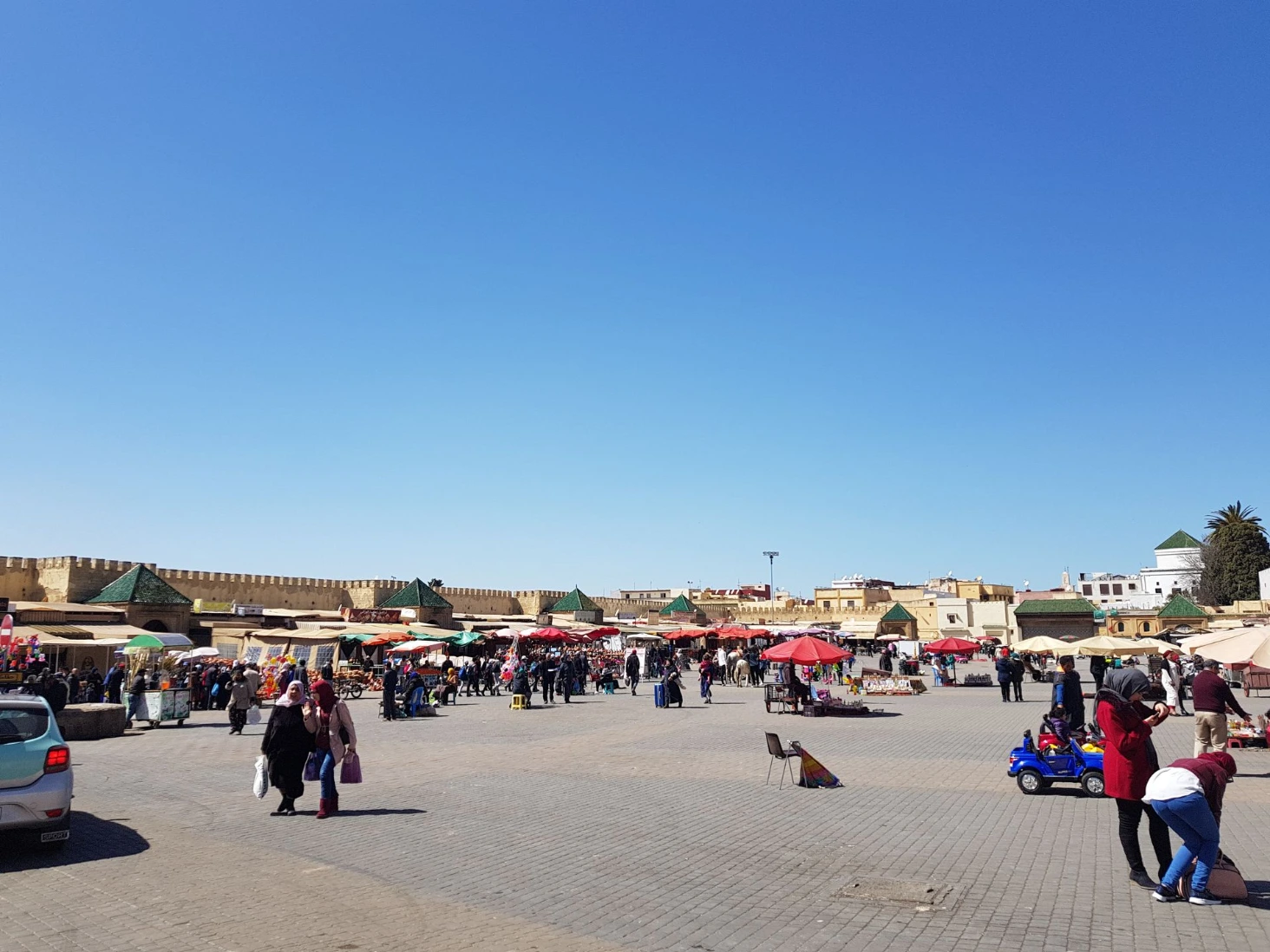 Meknes place