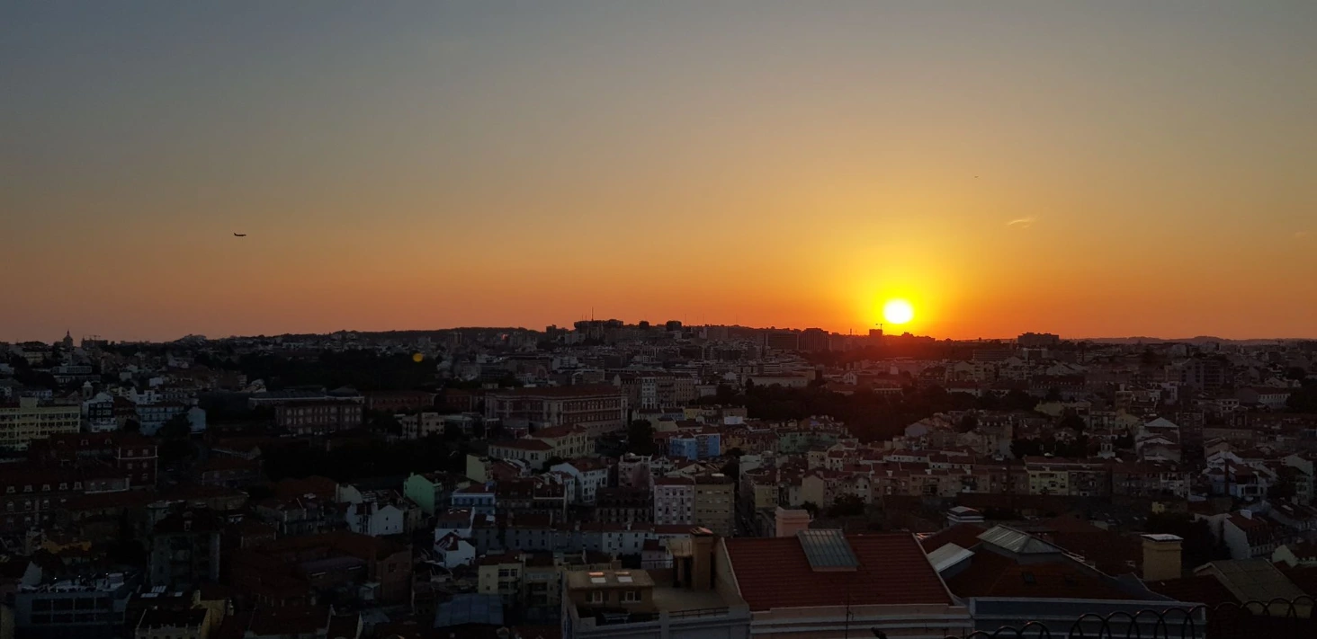 Lisbonne coucher de soleil sur la ville